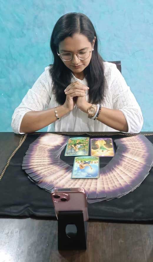 Bhumi-Chaudhary-Tarot-Card- Tarot card reading session by Bhumi Chaudhary